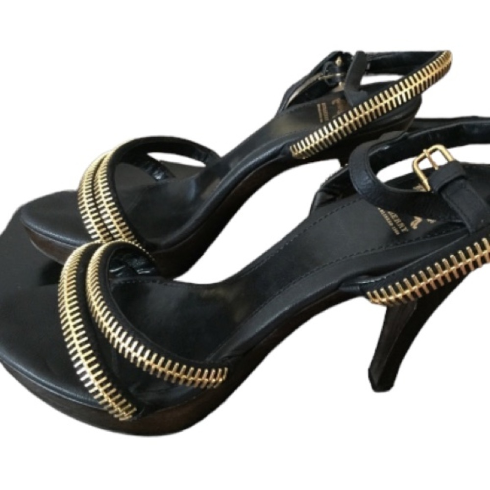Burberry size 10 black leather platform heels  with gold zipper detail NEW - Picture 3 of 7